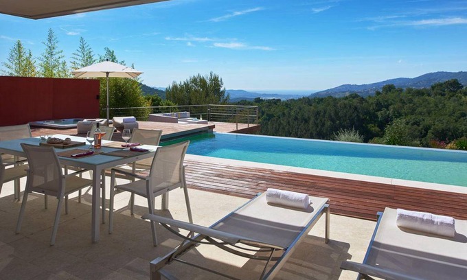 Peymeinade House | 256 m² House ∙ 4 bedrooms ∙ 8 guests
