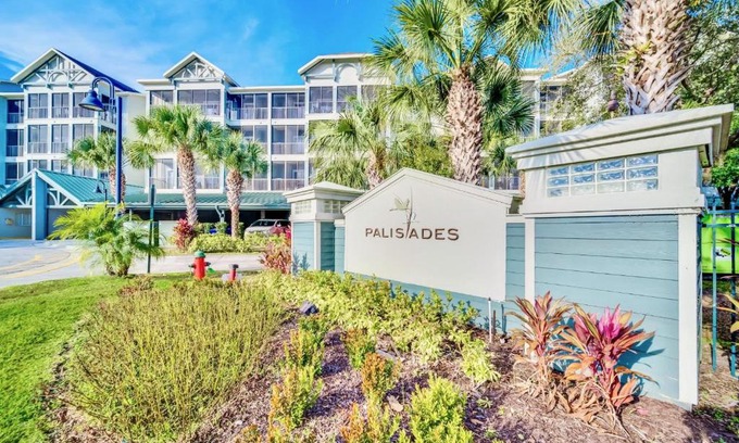 West Kissimmee House | 2BR - 1King - 2Queens with Pool and Hot Tub near Disney
