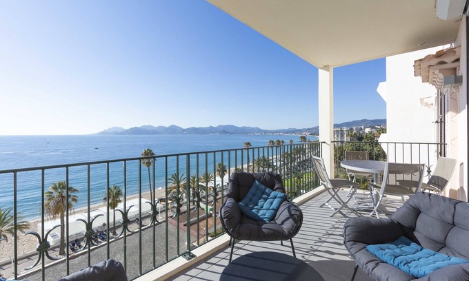 Le Suquet Apartment | 3 bedroom apartment 125 m2 with exceptional view facing the sea