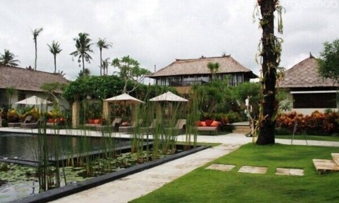 Batu Bolong Villa | 3 Bedroom Balinese Beachfront Private Pool Villa in Canggu