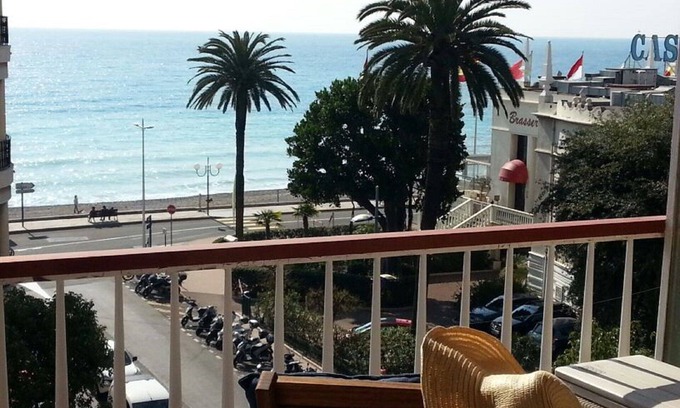 Old Town Condo | 3 Bedroom Flat, Beach/Water View in Downtown Menton Next to Casino 969 sqft