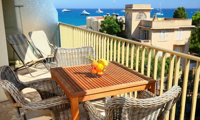 Antibes Old Town Apartment | 30 m² Apartment ∙ 1 bedroom ∙ 2 guests