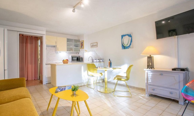 Saint-Aygulf House | 30 m² House ∙ 1 bedroom ∙ 2 guests