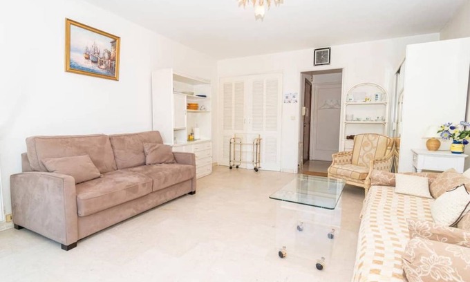 Prado - Republique Apartment | 30 m² Studio flat ∙ 3 guests