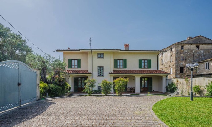 Querceta House | 300 m² House ∙ 1 bedroom ∙ 10 guests