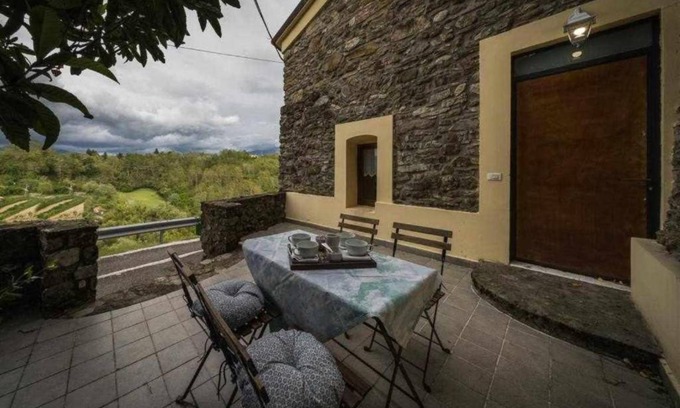 San Terenzo Monti House | 300 m² House ∙ 5 bedrooms ∙ 9 guests