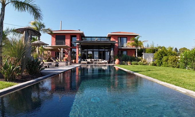 Nice Villa | 300 m² Villa ∙ 3 bedrooms ∙ 8 guests