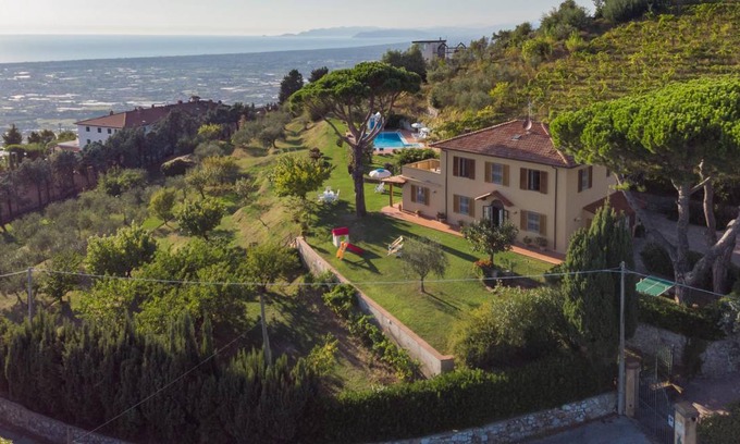 Corsanico Villa | 300 m² Villa ∙ 4 bedrooms ∙ 8 guests