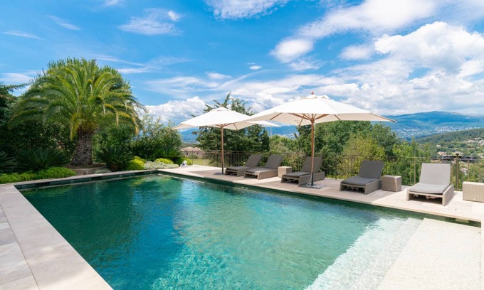 Mougins Villa | 300 m² Villa ∙ 5 bedrooms ∙ 10 guests