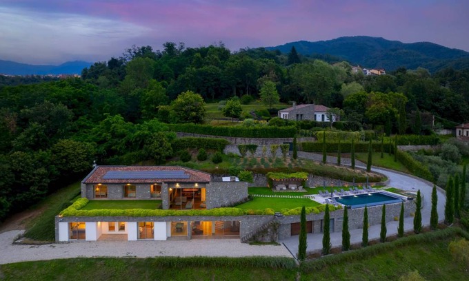 Bagnone Villa | 300 m² Villa ∙ 5 bedrooms ∙ 10 guests
