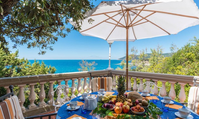Rosignano Marittimo Villa | 320 m² Villa ∙ 5 bedrooms ∙ 10 guests