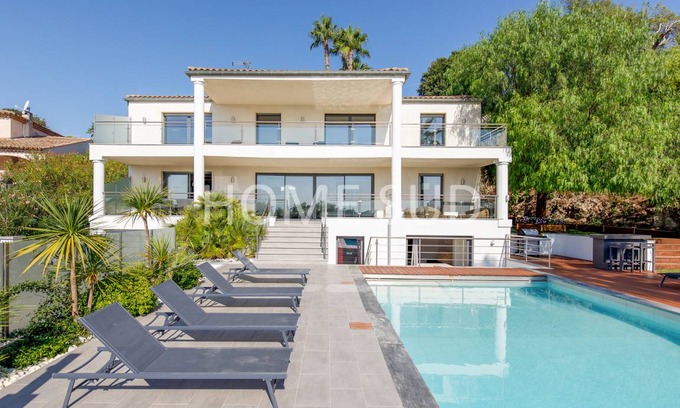 Antibes Villa | 335 m² Villa ∙ 6 bedrooms ∙ 12 guests