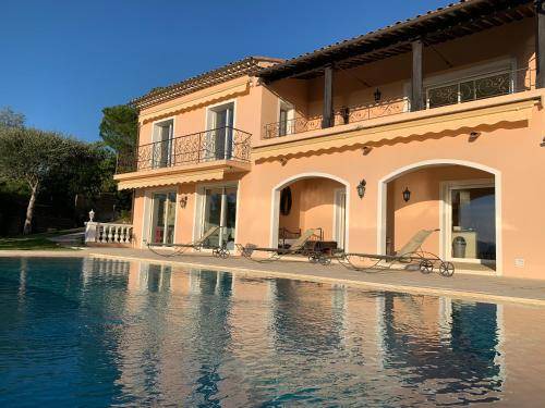 La Croix des Gardes Villa | 350 m² Villa ∙ 5 bedrooms ∙ 10 guests