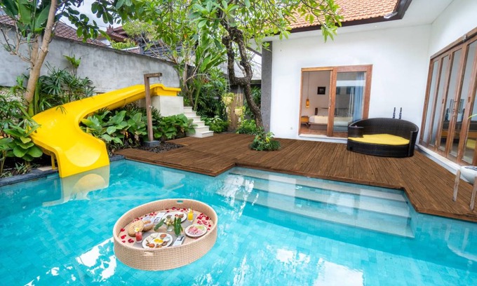 Kerobokan Resort | 350 m² Resort ∙ 3 bedrooms ∙ 127 guests