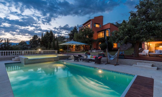 Mouans-Sartoux Villa | 350 m² Villa ∙ 9 bedrooms ∙ 18 guests
