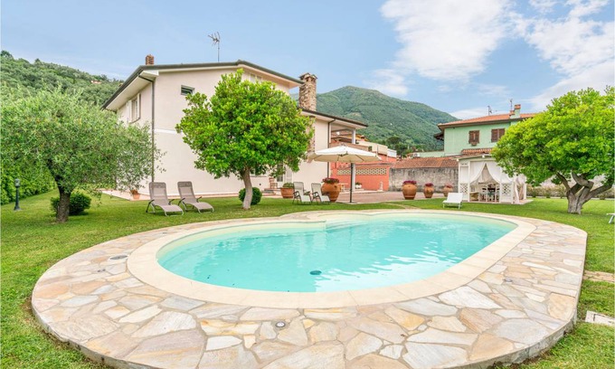 Camaiore House | 380 m² House ∙ 6 bedrooms ∙ 12 guests