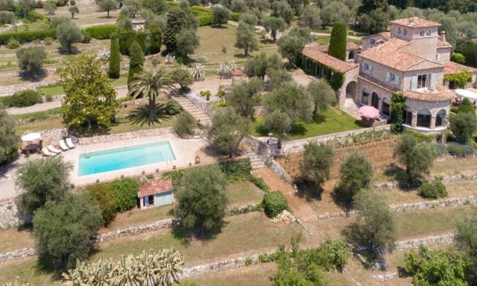 Chateauneuf-Grasse Villa | 380 m² Villa ∙ 6 bedrooms ∙ 12 guests