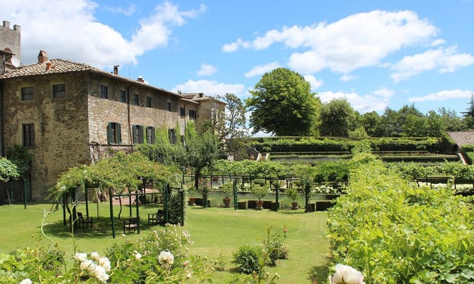 Badia Coltibuono Apartment | 4 bedroom Apartment, sleeps 7 in Badia Coltibuono with Pool