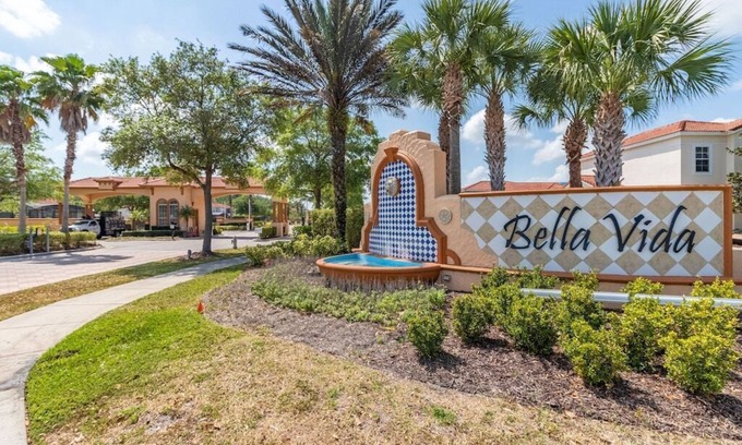 Bellavida House | 4 BR Family Friendly Resort Pool Home Near Disney