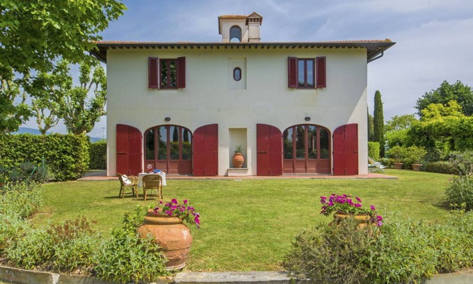 Lari Villa | 400 m² Villa ∙ 4 bedrooms ∙ 9 guests