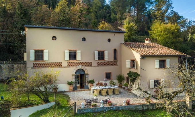 Badia Cantignano Villa | 400 m² Villa ∙ 4 bedrooms ∙ 8 guests