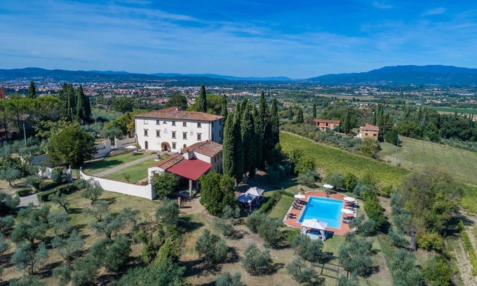 Arezzo Villa | 418 m² Villa ∙ 9 bedrooms ∙ 20 guests