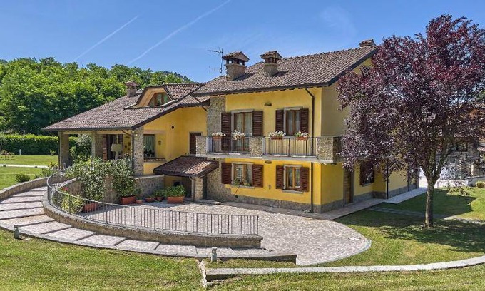 Gragnola House | 450 m² House ∙ 4 bedrooms ∙ 12 guests