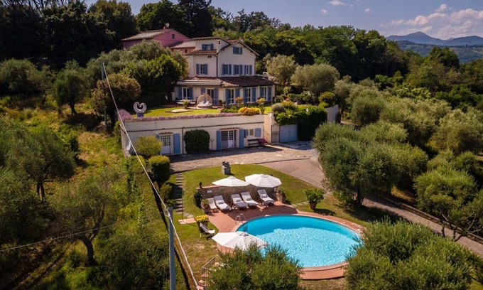 Vicopelago Villa | 450 m² Villa ∙ 5 bedrooms ∙ 10 guests