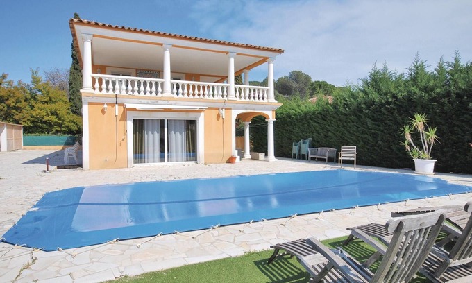 Frejus House | 5 bedroom pet friendly home in Frejus