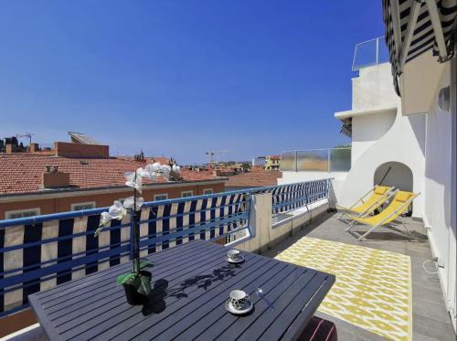 Quartier du Port Apartment | 5 PAPON - Dernier étage - Terrasse à ciel ouvert - Garibaldi
