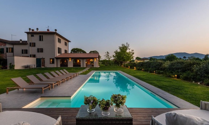 Orentano Villa | 500 m² Villa ∙ 6 bedrooms ∙ 12 guests