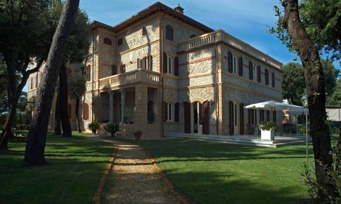 Marina di Pietrasanta Villa | 500 m² Villa ∙ 6 bedrooms ∙ 12 guests