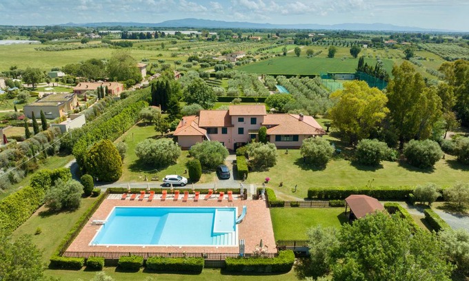 Rosignano Marittimo Villa | 500 m² Villa ∙ 8 bedrooms ∙ 25 guests