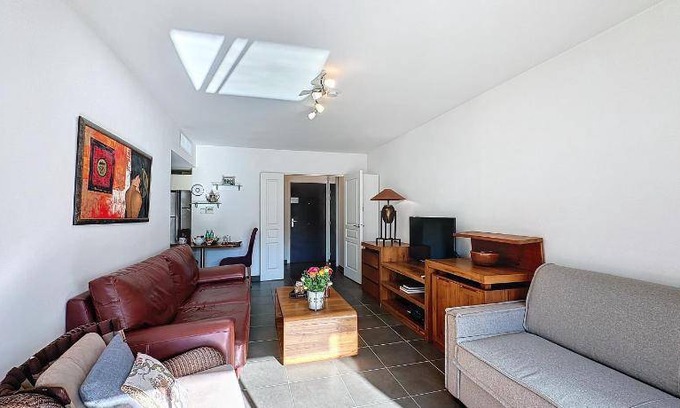 Prado - Republique Apartment | 51 m² Apartment ∙ 1 bedroom ∙ 4 guests