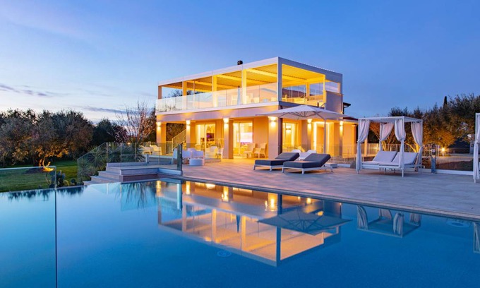 San Vincenzo Villa | 595 m² Villa ∙ 6 bedrooms ∙ 12 guests