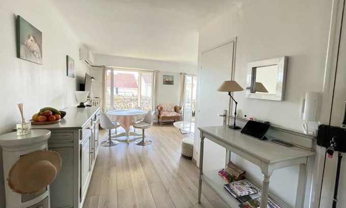 Prado - Republique Apartment | 60 m² Apartment ∙ 2 bedrooms ∙ 4 guests