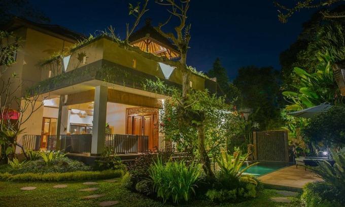 Kedewatan House | 650 m² House ∙ 3 bedrooms ∙ 8 guests