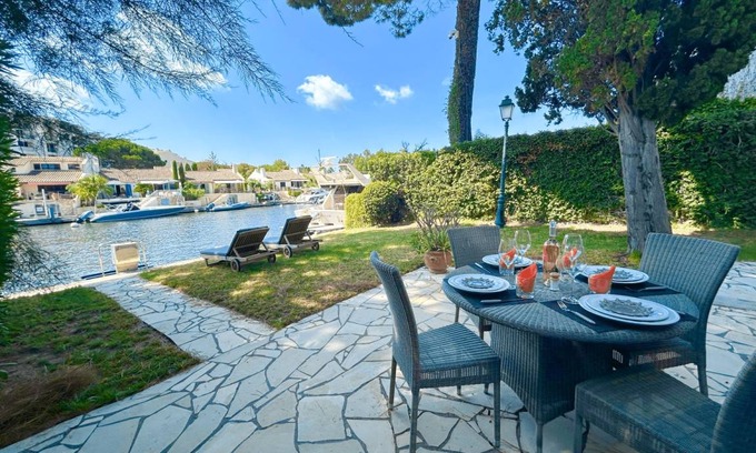 Port Grimaud House | 70 m² House ∙ 2 bedrooms ∙ 4 guests