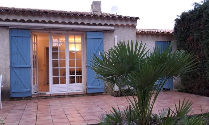 Plage de la Garonnette House | 70 m² House ∙ 2 bedrooms ∙ 4 guests