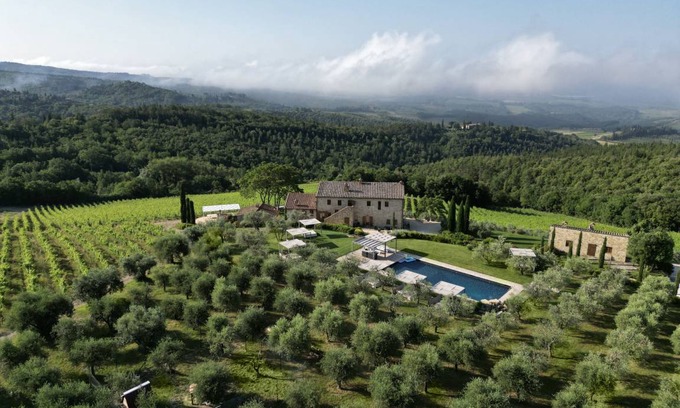 Castellina in Chianti Villa | 700 m² Villa ∙ 10 bedrooms ∙ 19 guests