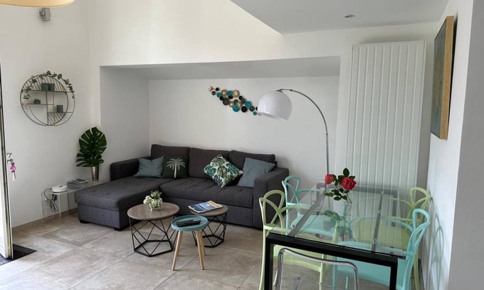 Mandelieu-la-Napoule Beach House | 75 m² House ∙ 3 bedrooms ∙ 6 guests