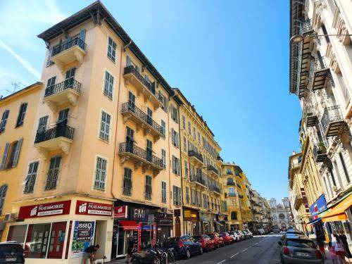 Jean-Medecin Apartment | 90 m² Apartment ∙ 4 bedrooms ∙ 13 guests