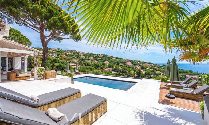 La Nartelle Villa | Adorable villa with magnificent sea view close to the beaches of La Nartelle
