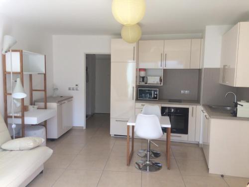California - Pezou Apartment | AGENCIA Studio Cannes Maria