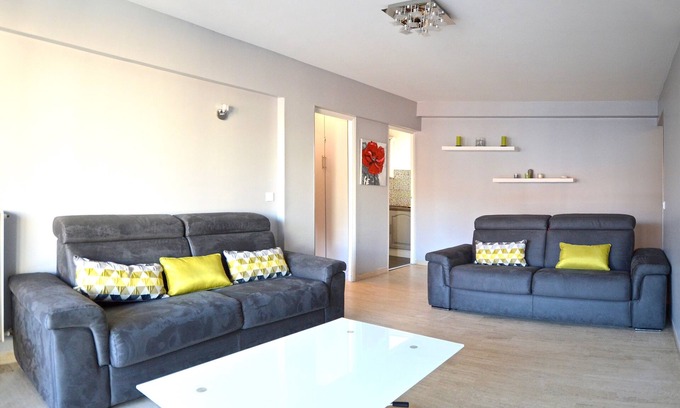 Juan-les-Pins Apartment | ALL COMFORT 50m from the beach, close to shops and train station, in the HEART of Juan les Pins