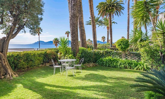 Le Suquet Apartment | Amazing 3 bedrooms seaview duplex Cannes center