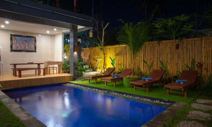 Batu Bolong House | Anik Homestay