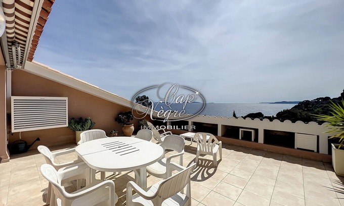 Le Rayol Apartment | Apartment with terrace and sea view near Rayol Beach