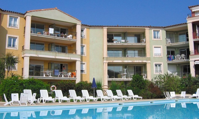 Sainte-Maxime City Centre Apartment | Apartment in Provence with Balcony