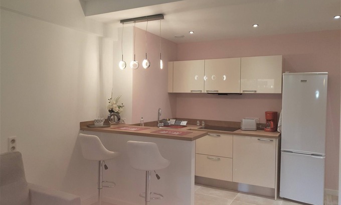 Golfe Juan Apartment | Apartment in Vallauris